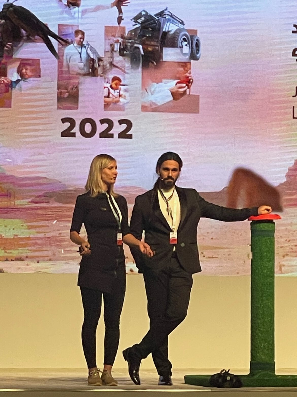 riad A Riad per mostrare le tecniche innovative per la riabilitazione dei rapaci feriti