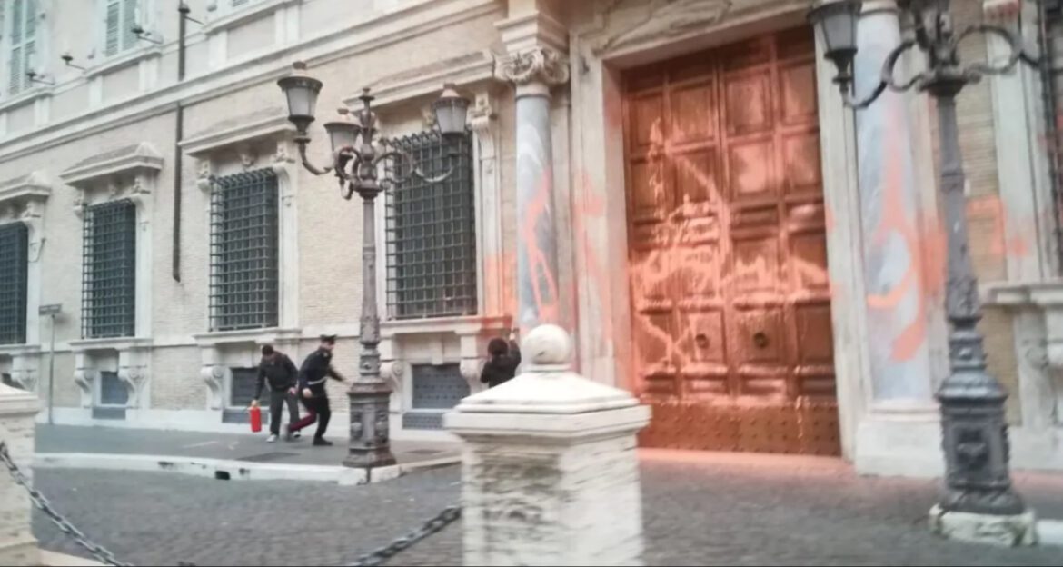 Vernice sul Senato: Così “Ultima Generazione” danneggia la causa ambientalista
