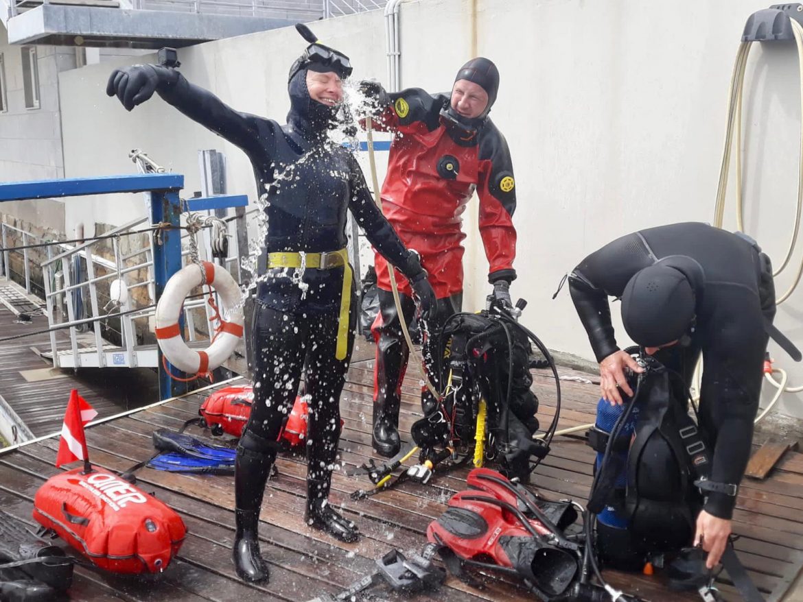 Trieste: Volontari de L’Altritalia e della Lega Navale ritrovano Pinna Nobilis durante un sopralluogo in vista della pulizia dei fondali
