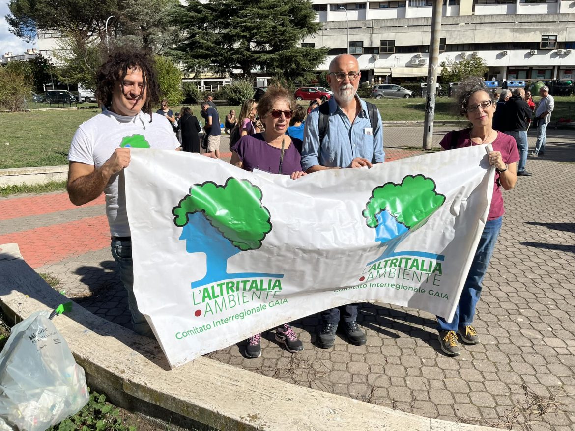 pulizia roma 3 29 10 23 Roma: Volontari in campo per ripulire strade e aree verdi