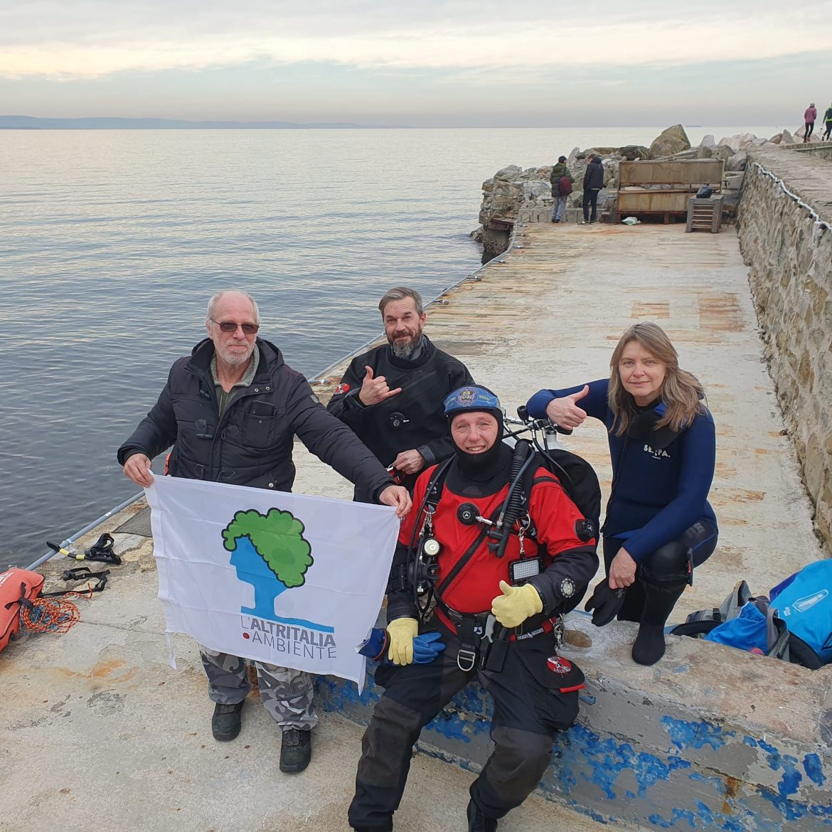 trieste 03 02 24 Alto Adriatico, ancora pneumatici sui fondali di Barcola