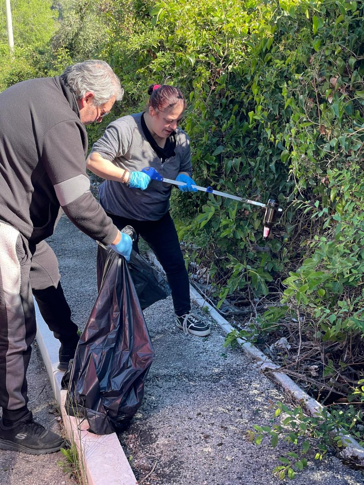 e9041699-5713-48b8-8108-7fb11301d4dd I volontari pugliesi ripuliscono i giardini di San Nicandro Garganico